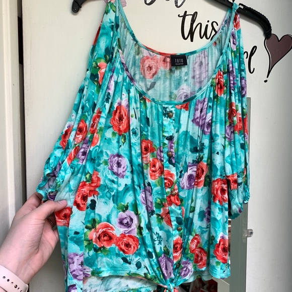 Spring top🌸🌷🌺💐 - Picture 2 of 3